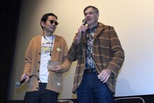 左から野村訓市、ガス・ヴァン・サント。