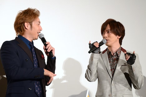 「ハッピーハッピー♪」と言ってみるものの会場の微妙な反応にうろたえるDAIGO（右）。