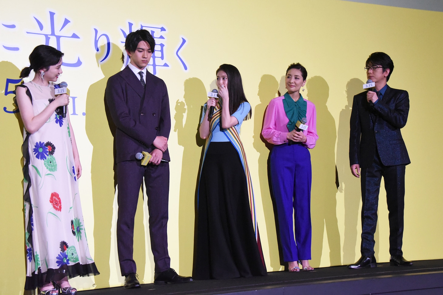 「君は月夜に光り輝く」完成披露舞台挨拶の様子。