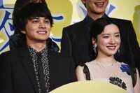 左から北村匠海、永野芽郁。