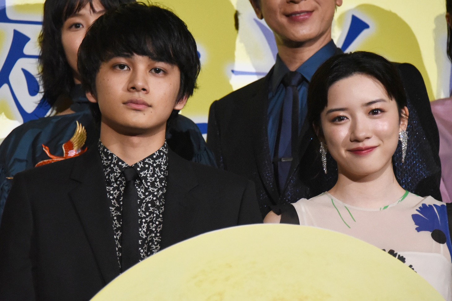 「君は月夜に光り輝く」完成披露舞台挨拶の様子。左から北村匠海、永野芽郁。