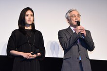 左から阿部純子、イッセー尾形。