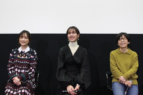 左から大原櫻子、戸田恵梨香、平松恵美子。