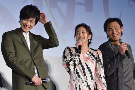 左から梅崎快人、千眼美子、高杉亘。