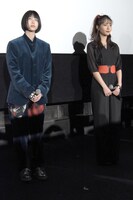 左からあの、浅川梨奈。