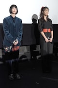 左からあの、浅川梨奈。