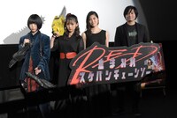 「血まみれスケバンチェーンソーRED」初日舞台挨拶にて、左からあの、浅川梨奈、サプライズ登壇した佐野いずみ、山口ヒロキ。