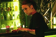 「東京喰種 トーキョーグール【S】」より、坂東巳之助演じるウタ。