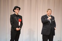 左からリリー・フランキー、ビートたけし。
