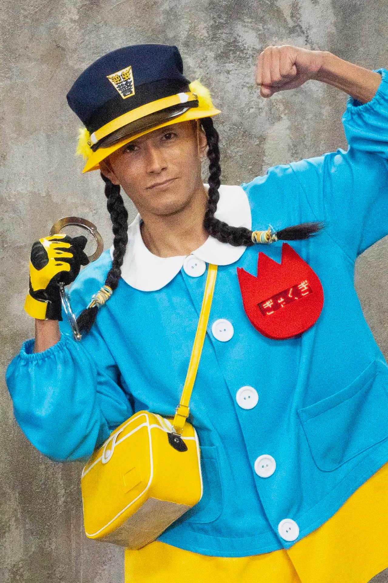黒石高大演じるマギャク巡査。