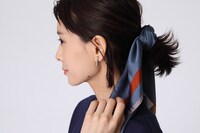 ランサーモデルのイヤリングの着用イメージ。