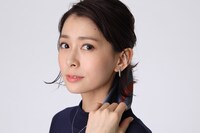 ランサーモデルのイヤリングの着用イメージ。