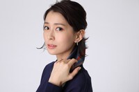 ランサーモデルのイヤリングの着用イメージ。