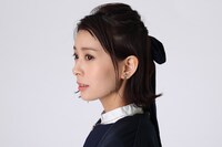 セイバーモデルのイヤリング、ネックレスの着用イメージ。