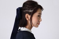 セイバーモデルのイヤリング、ネックレスの着用イメージ。