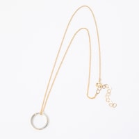 セイバーモデルのネックレス。