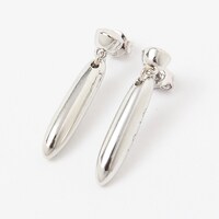 ランサーモデルのピアス。