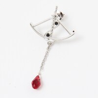 アーチャーモデルのピアス。