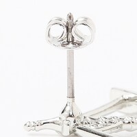 アーチャーモデルのピアス。