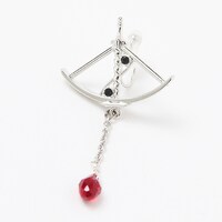 アーチャーモデルのイヤリング。