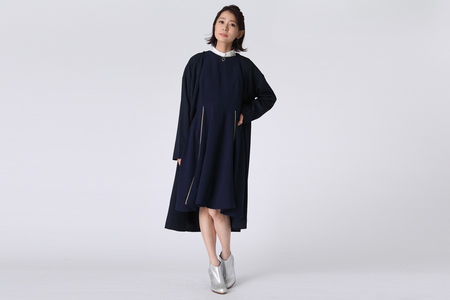 セイバーモデルのイヤリング、ネックレスの着用イメージ。