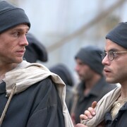チャーリー・ハナムがラミ・マレックとの秘話語る「パピヨン」インタビュー映像