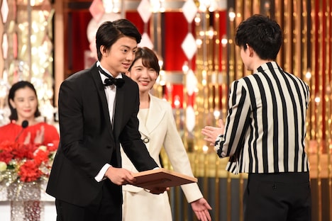 伊藤健太郎（左）、菅田将暉（右）。