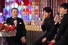 左から西田敏行、岡田准一、桝太一。