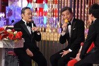 左から西田敏行、舘ひろし。