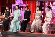 左から安藤サクラ、黒木華、篠原涼子、松岡茉優、吉永小百合。