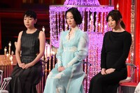 左から安藤サクラ、黒木華、篠原涼子。