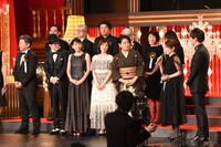 第42回日本アカデミー賞授賞式にて、「万引き家族」の関係者たち。