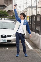 田中圭演じる手塚翔太。