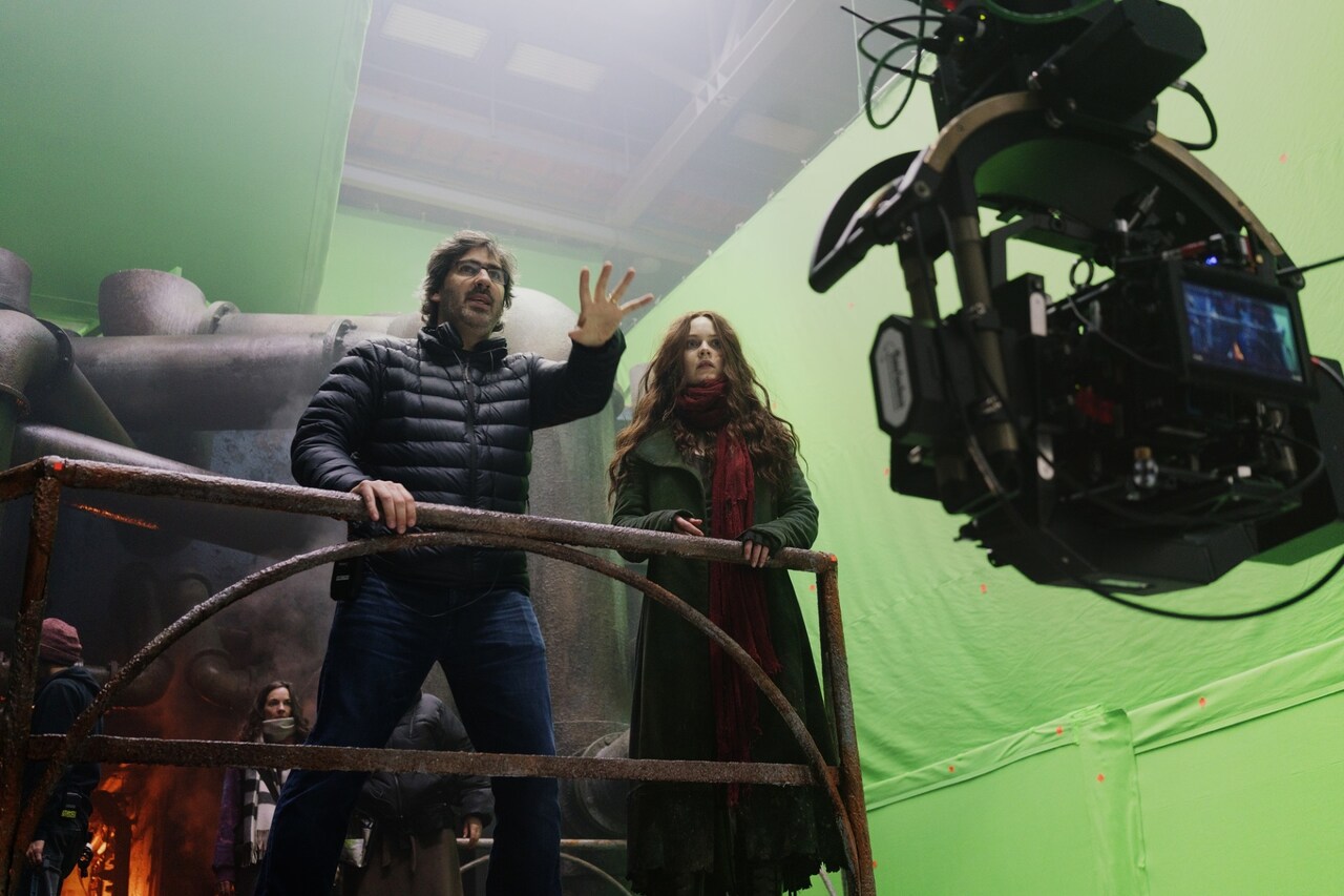 ピーター・ジャクソン製作「移動都市」最新VFXを駆使、小都市が刻まれる本編映像