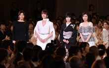 左から篠原涼子、深田恭子、真木よう子、松岡茉優。