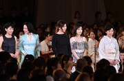 左から安藤サクラ、黒木華、篠原涼子、松岡茉優、吉永小百合。