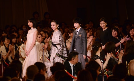 左から上白石萌歌、趣里、平手友梨奈、芳根京子。