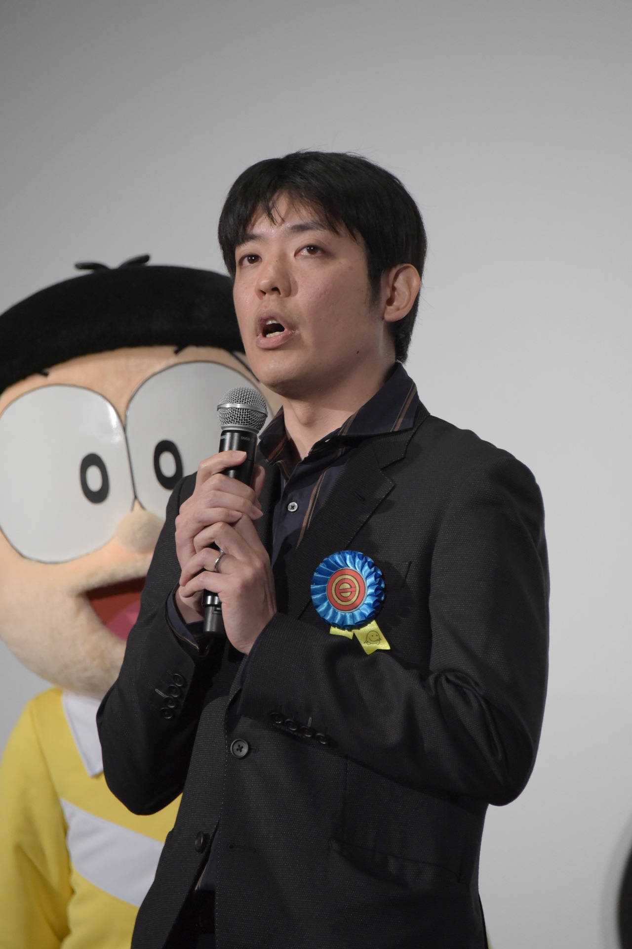 八鍬新之介監督