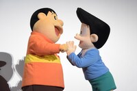 スネ夫（右）を殴ろうとするジャイアン（左）。