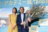 左から松下奈緒、ピーター・ファレリー。