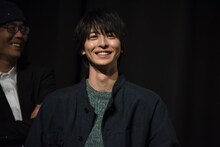 回答者に選ばれるも、観客に「外せ！」といじられる高杉真宙。