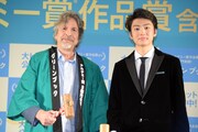 左からピーター・ファレリー、伊藤健太郎。