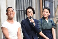 左から中村勘九郎、寺島しのぶ、菅原小春。