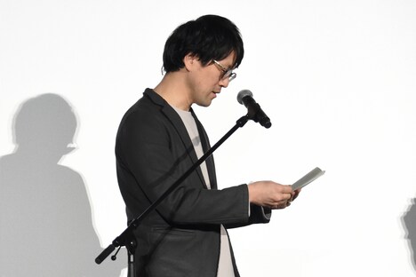 北山宏光への手紙を朗読する筧昌也。