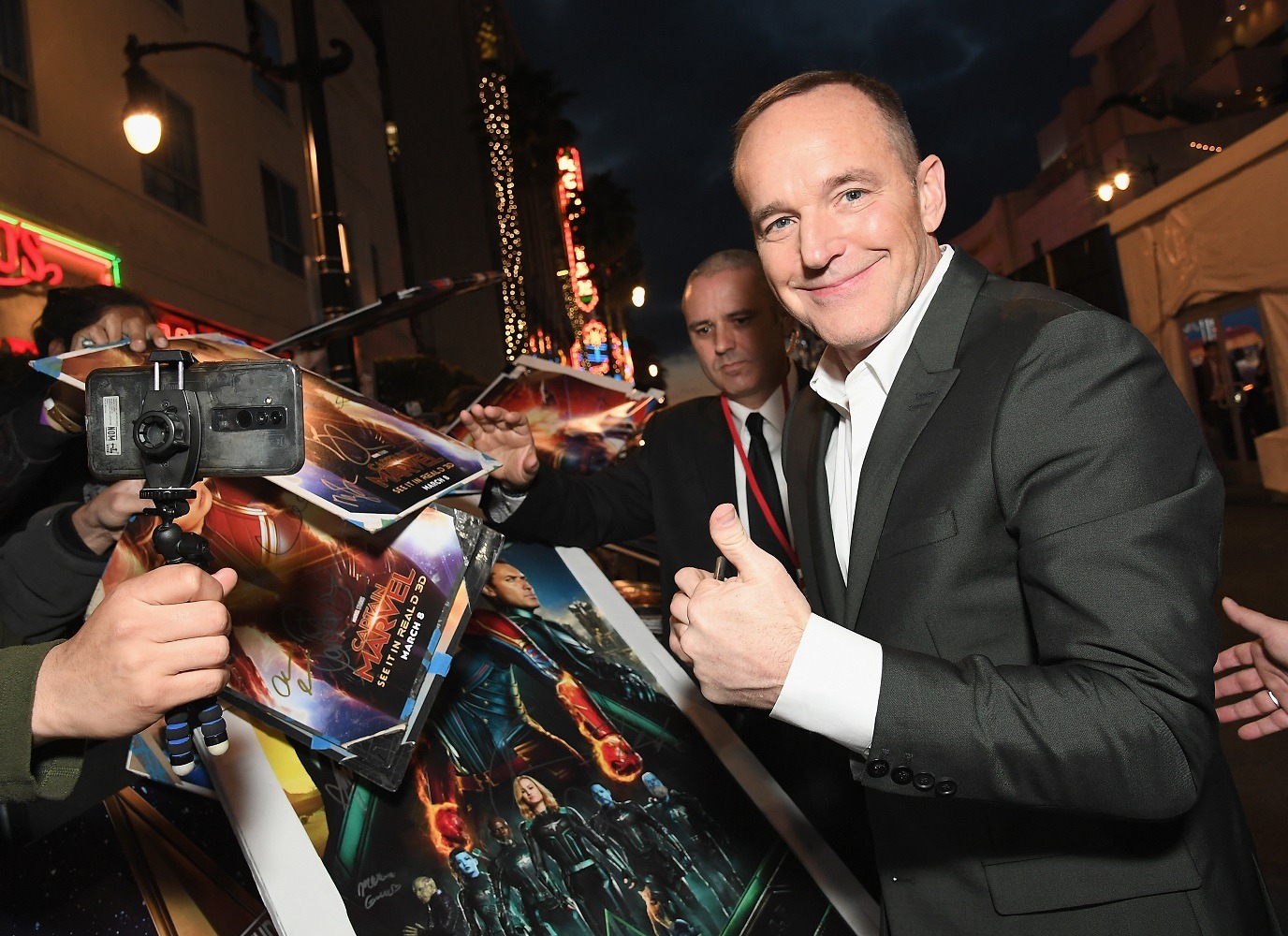 「キャプテン・マーベル」ワールドプレミアに登場したクラーク・グレッグ。