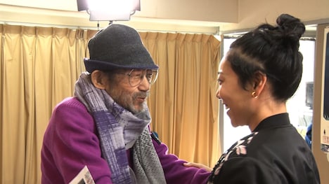 左から大林宣彦、安藤桃子。