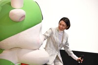 ふっかちゃんと戯れる二階堂ふみ。