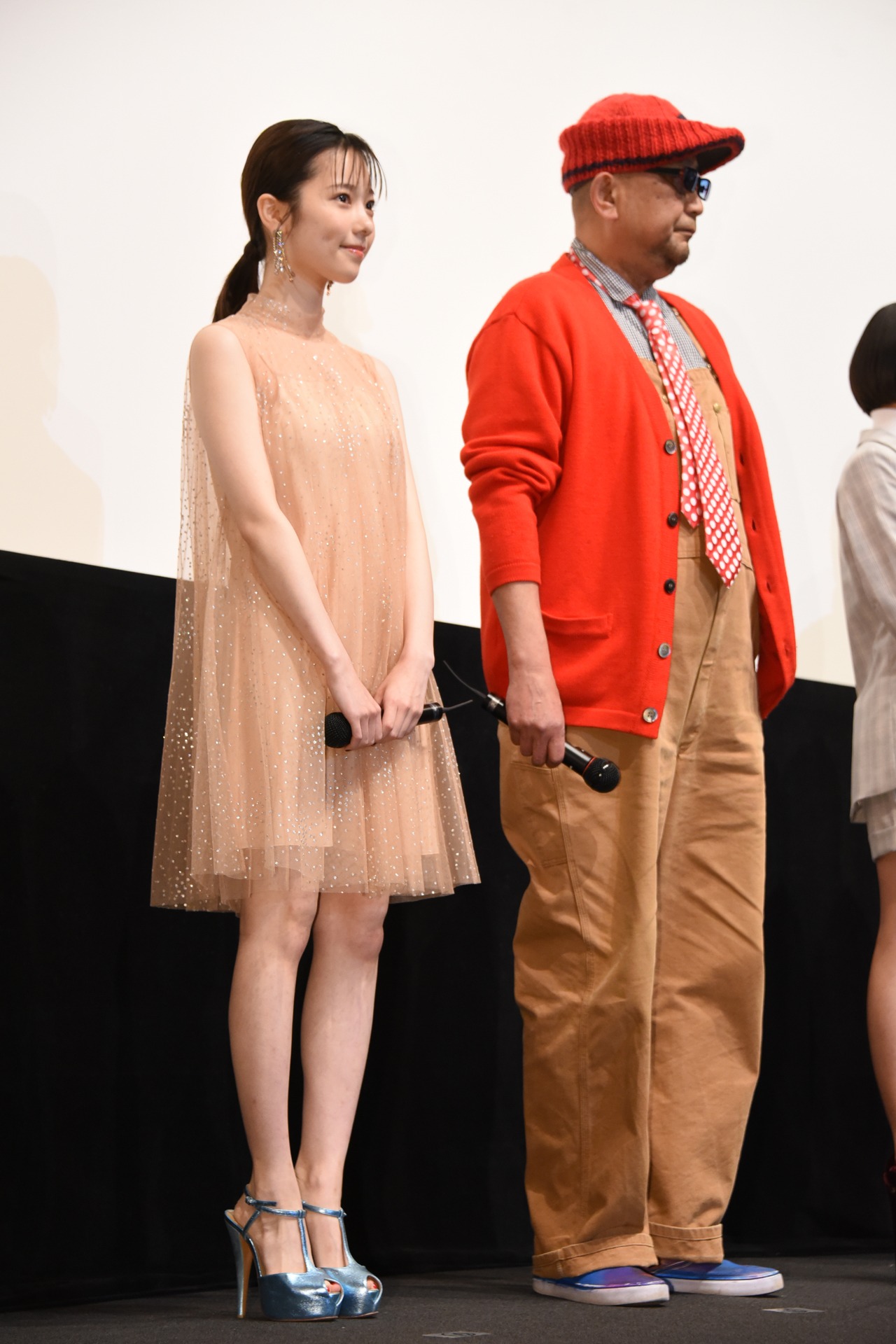 左から島崎遥香、ブラザートム。