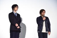 左から神木隆之介、三木孝浩。