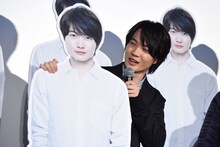 等身大パネルに「そこ、俺の立ち位置だよ」と話しかける神木隆之介。